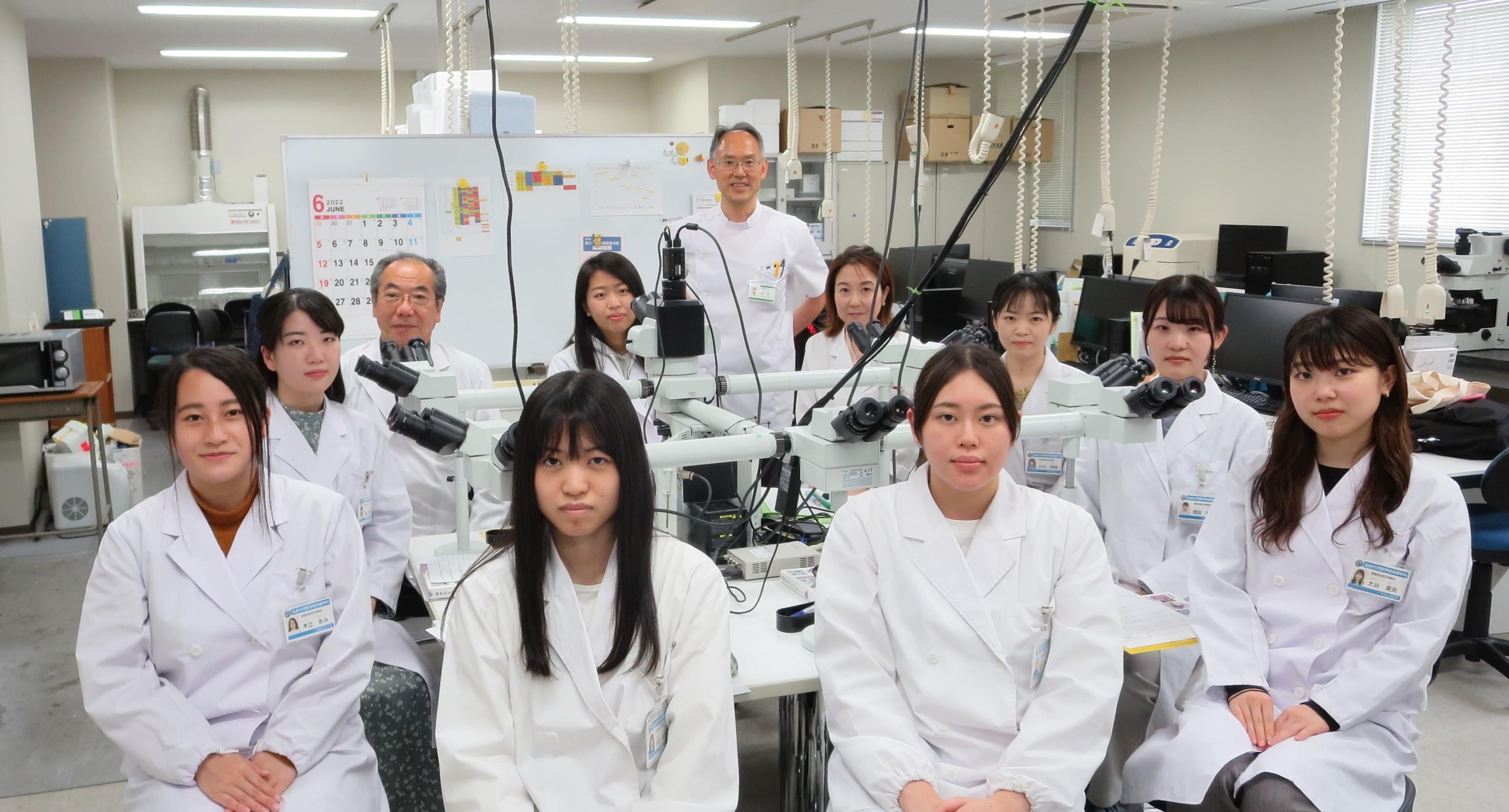 弘前大学から難関の細胞検査士資格認定試験に8名全員が合格 -- 北東北・北海道で唯一となる同大の細胞検査士養成課程が全国平均合格率を大きく上回る好成績