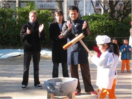 フランス、イギリス、中国、台湾などの留学生と関西大学幼稚園児による交流イベント「Let's enjoy 