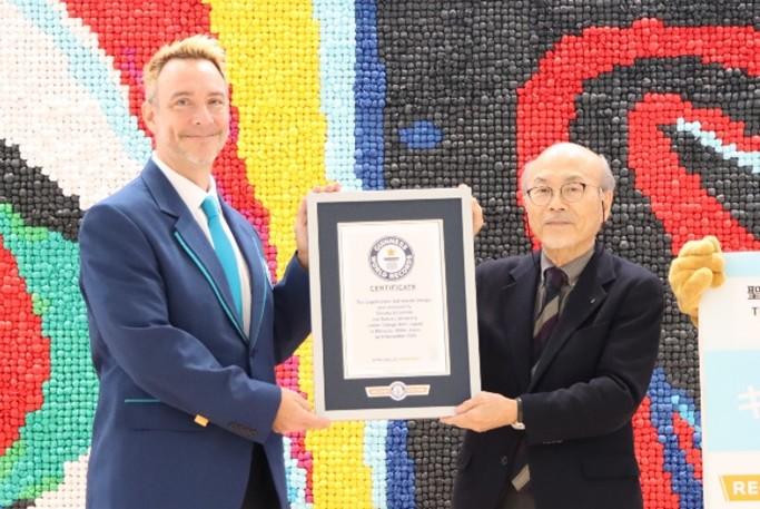 祝!ギネス世界記録™ 達成! 聖徳大学・聖徳大学短期大学部が「最大のペーパーボールモザイク(イメージ)」で世界一に