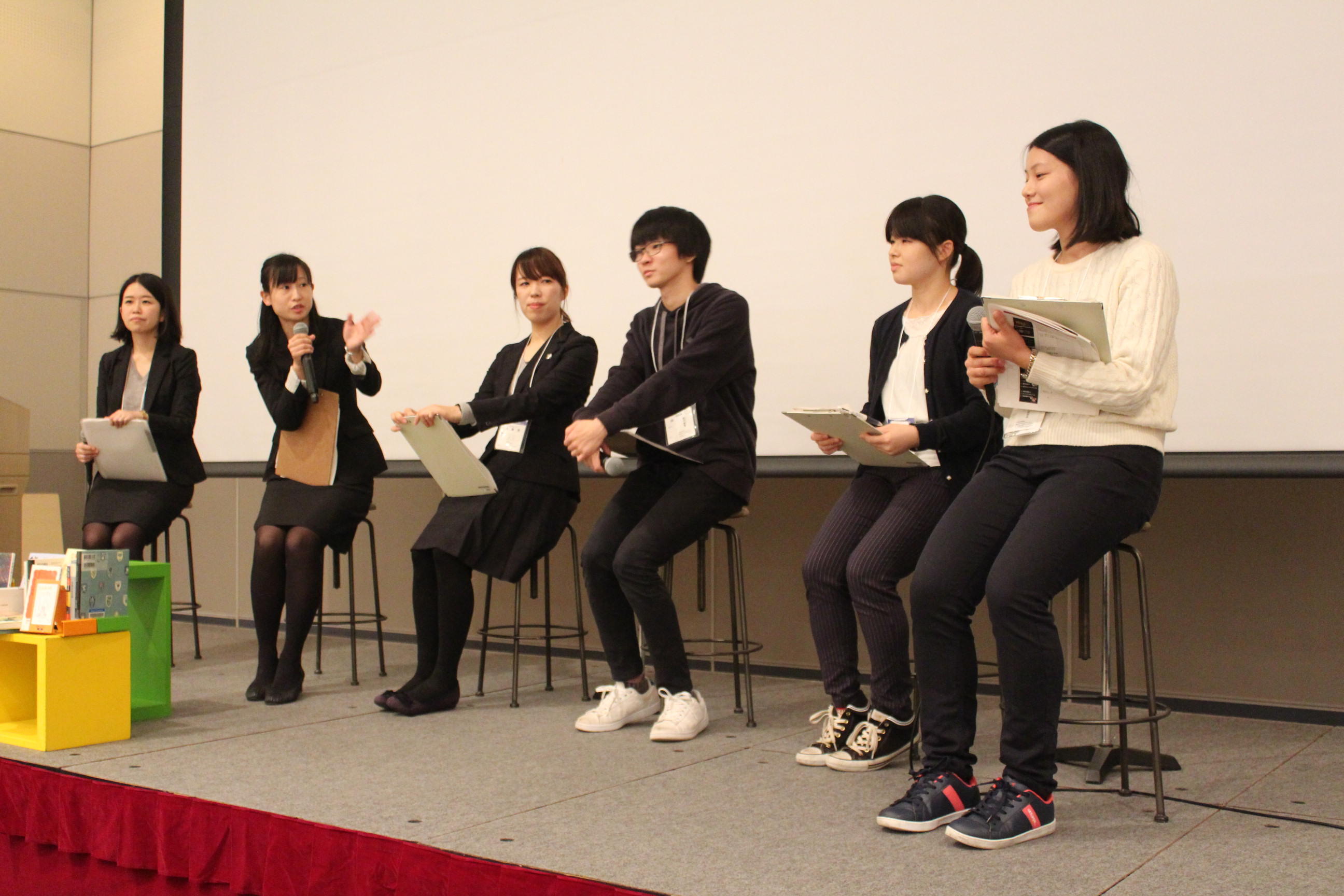 共読サポーターズの学生が「第19回図書館総合展」に参加しました -- 帝京大学