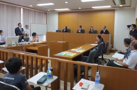 6組12名の親子が模擬法廷で裁判を体験 -- 愛知学院大学が10月31日に「第5回　にっしん　おやこでロースクール」を開催 -- 規模を縮小し、コロナウイルス感染拡大防止に努めて実施