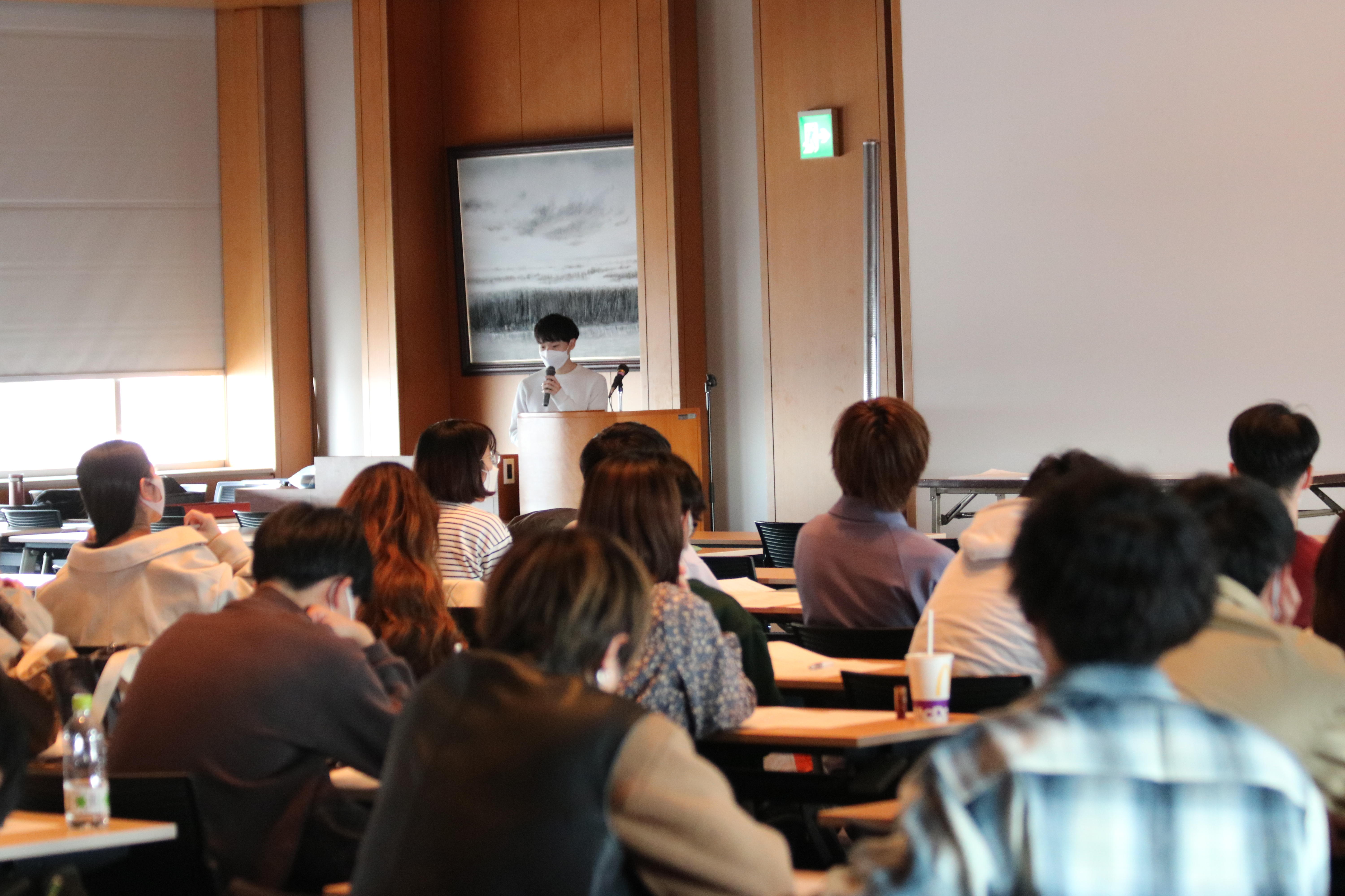 【武蔵大学】人文学部「卒業論文報告会」を開催しました -- 4年間の学びの集大成 --