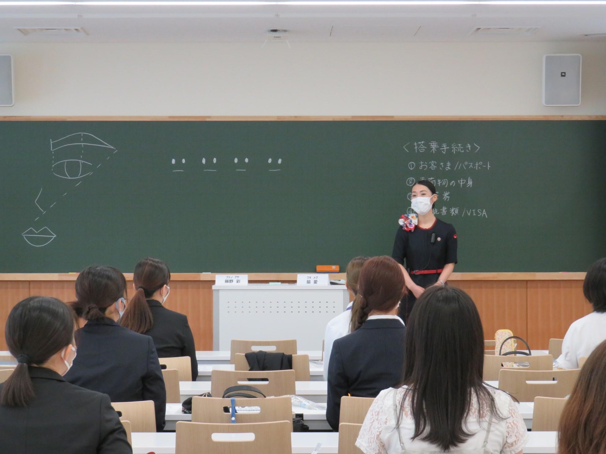 日本の''おもてなし''を学ぶ大妻女子大学の夏季集中講義「地域文化理解I」に京都女子大学の学生も受講 -- 包括協定に基づき、昨年度から開講
