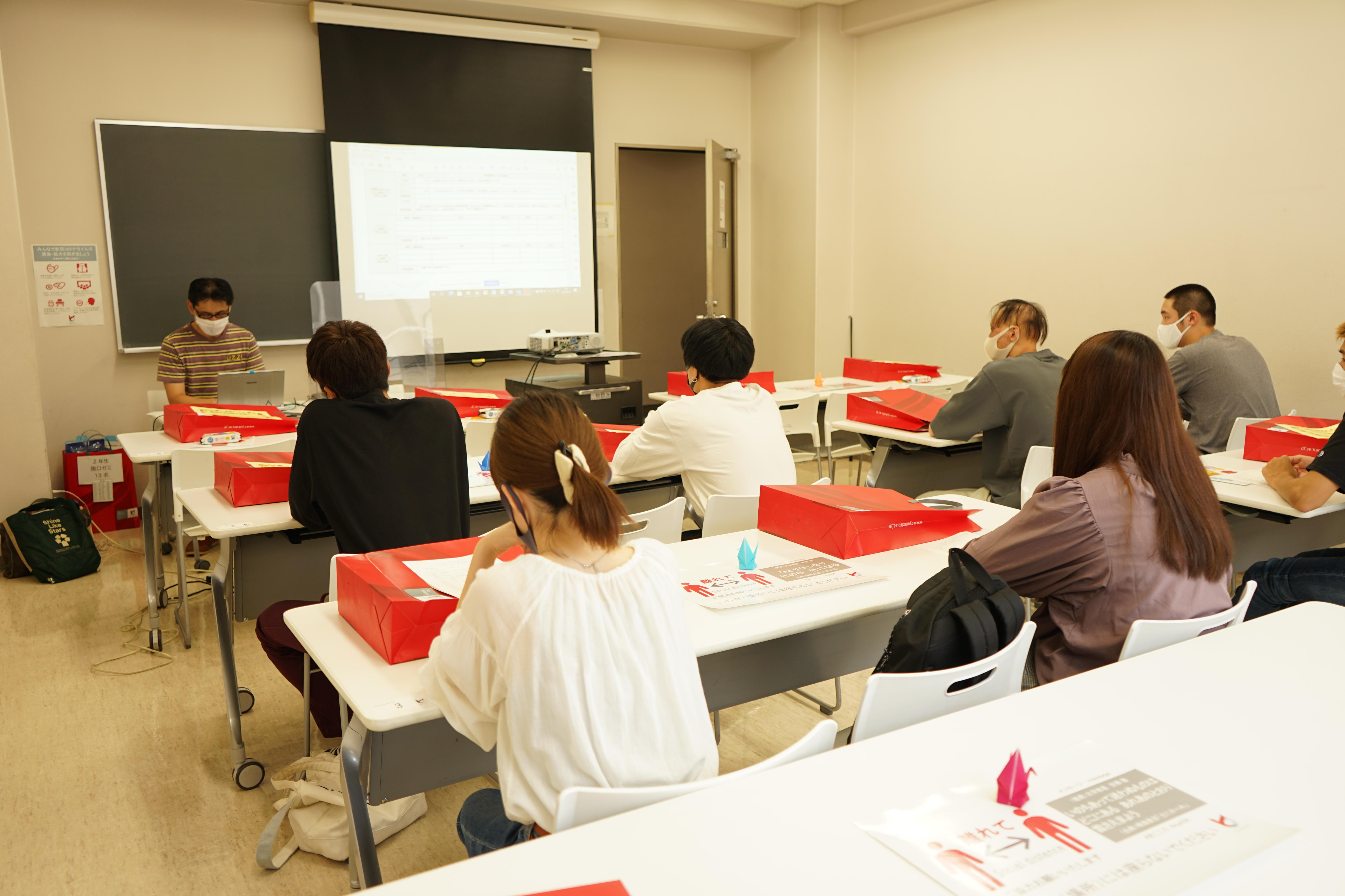 9月23日（水）から第2学期授業開始　感染予防対策を徹底し半数の科目を対面授業で実施　通学時の3密回避策として、新たなスクールバスを運行　心のケアに重点を置く取組を実施