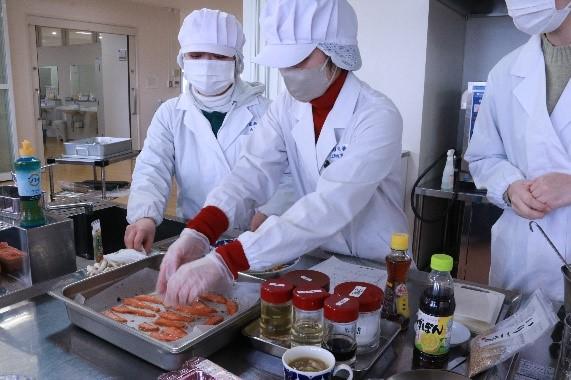 医療栄養学科が「オールカフェ×タニタカフェ 呉店」とコラボ　３年目の今年は３日間(２月２５～２７日)で３メニュー提供　「食を通じて燦々と輝いてほしい」と、地産地消やトレンド取り入れ--広島国際大学