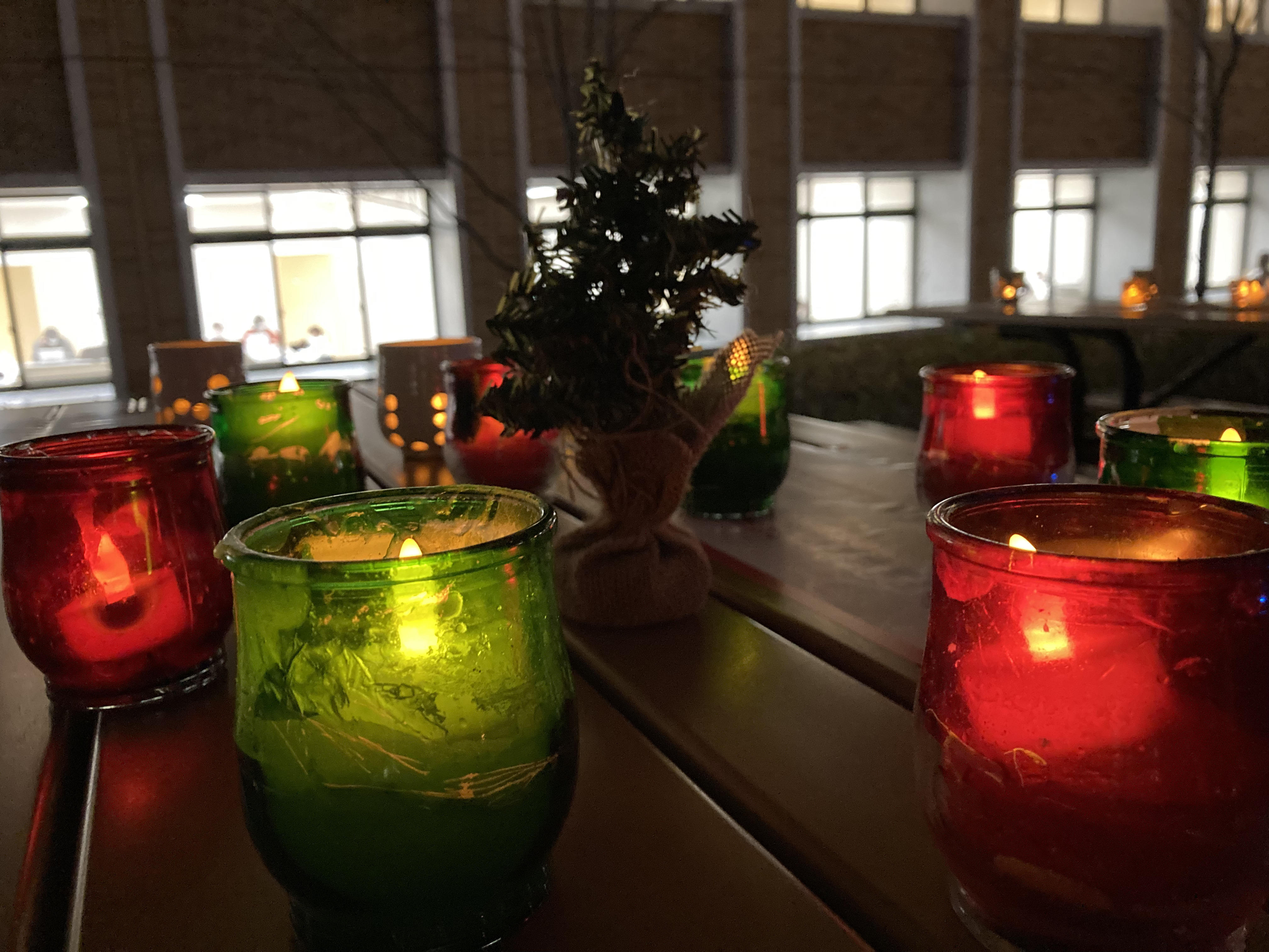 ～ 京都の伝統工芸品 京焼・清水焼の灯りと学生が制作したプロジェクションマッピングで幻想的なクリスマス空間を演出 ～ ライトアップイベント『冬灯夜（とうとうや）』を開催