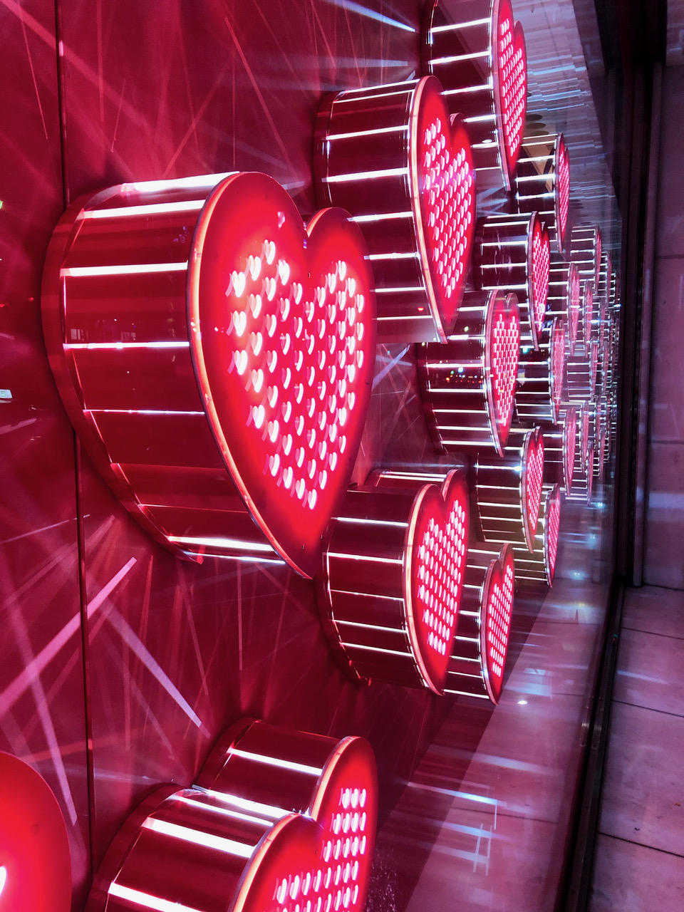 崇城大学デザイン学科の学生が鶴屋百貨店のバレンタインディスプレイをプロデュース -- テーマは「ことしはわたしのバレンタイン」