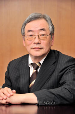武蔵大学次期学長に 山嵜 哲哉 学長の再任が決定しました