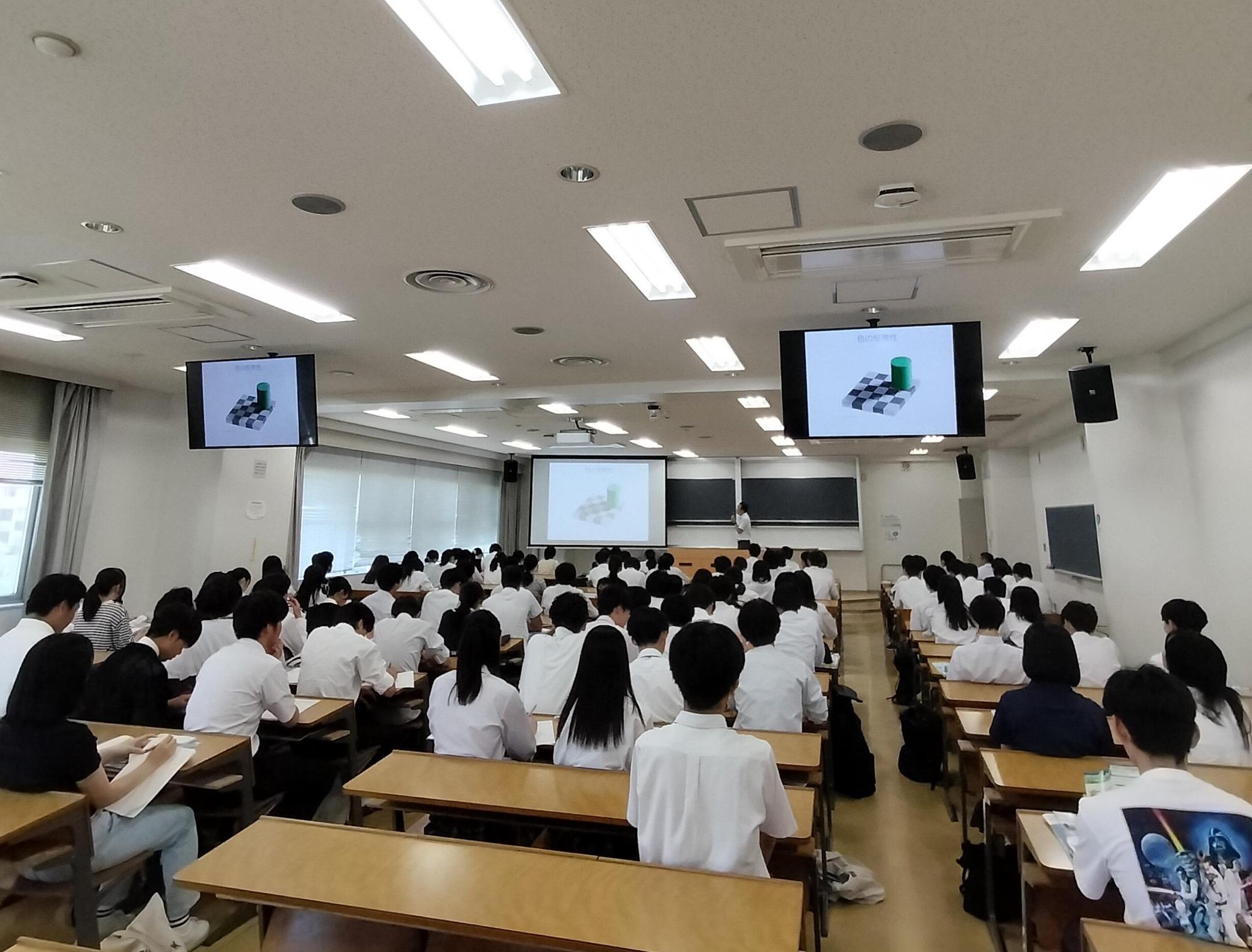 大学の授業、体験してみませんか？全ての高校生が参加できる公開講座を明治大学生田キャンパスで土曜日に開講中