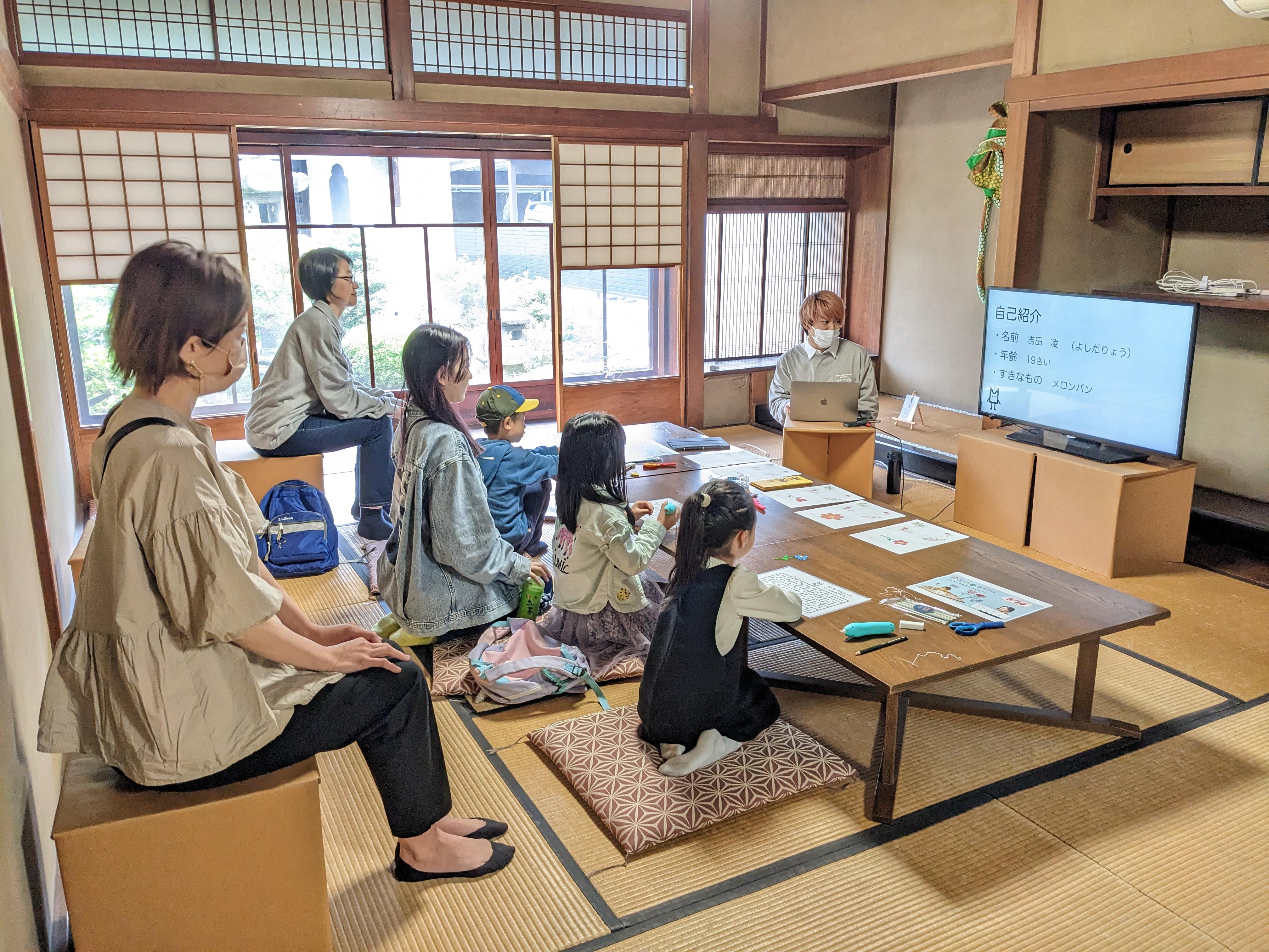 【京都産業大学】3Dペンで作るお花をプレゼント！起業を目指す情報理工学部の学生が「母の日」に親子向けイベントを開催