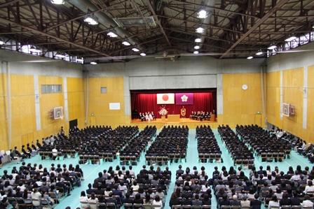 日野・渋谷2キャンパスにて入学式実施　城島学長式辞「学生のオリンピック・パラリンピック参画を支援！」　日野駅には、在学生の歓迎メッセージが掲出 -- 実践女子大学