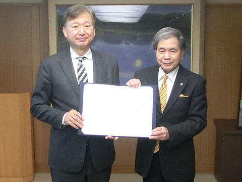 熊本県とUIJターン就職支援に関する協定を締結 -- 学校法人片柳学園