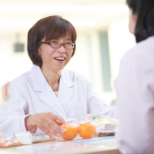 医師教員による講演会「腸内フローラと健康長寿～健康長寿はお腹から～」を大学祭で一般無料開催--栄養指導体験会も実施【甲南女子大学】