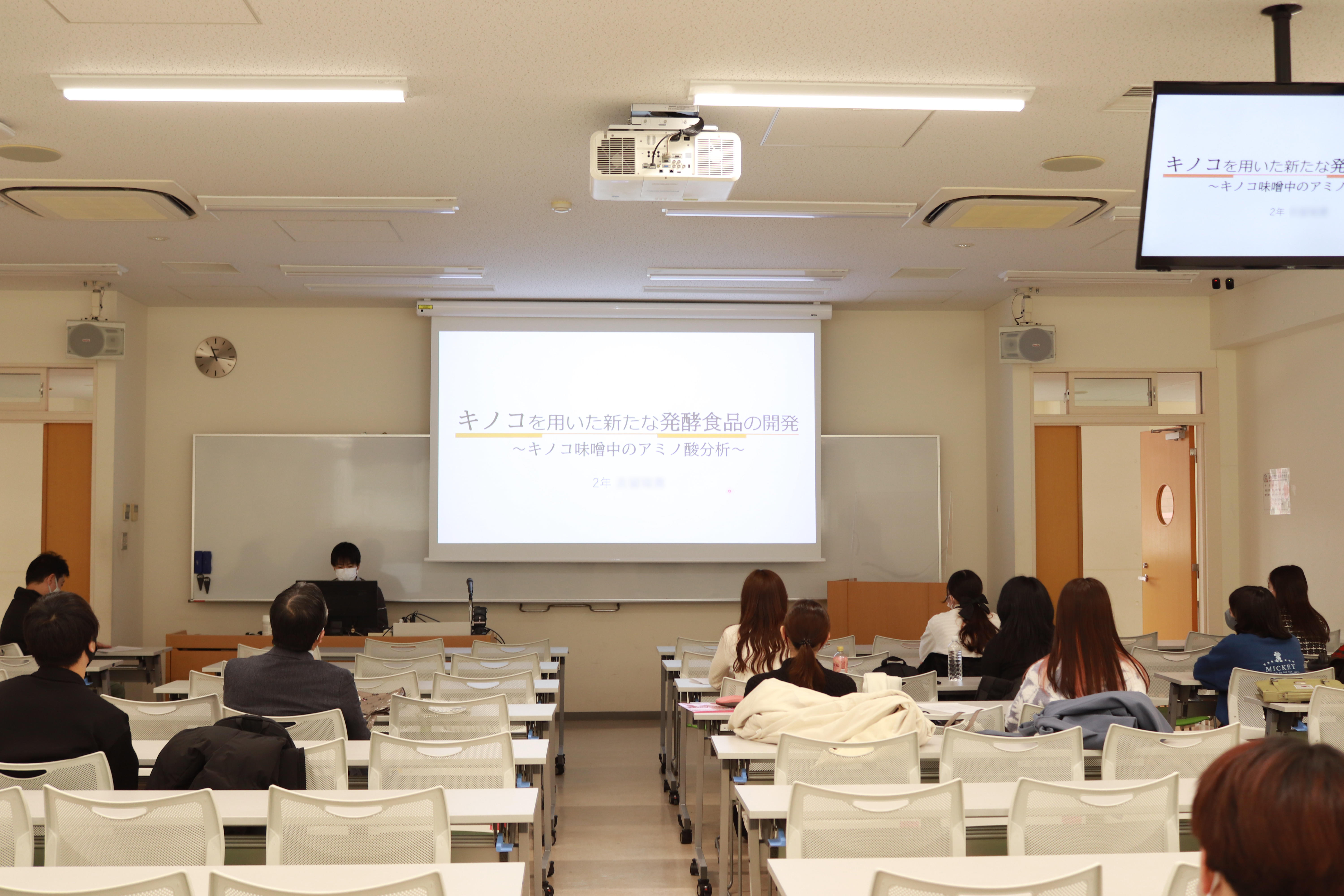 日本獣医生命科学大学食品科学科の「食品大好きプロジェクト」早期ゼミ第1期生9名が約1年半の集大成となる研究成果を報告