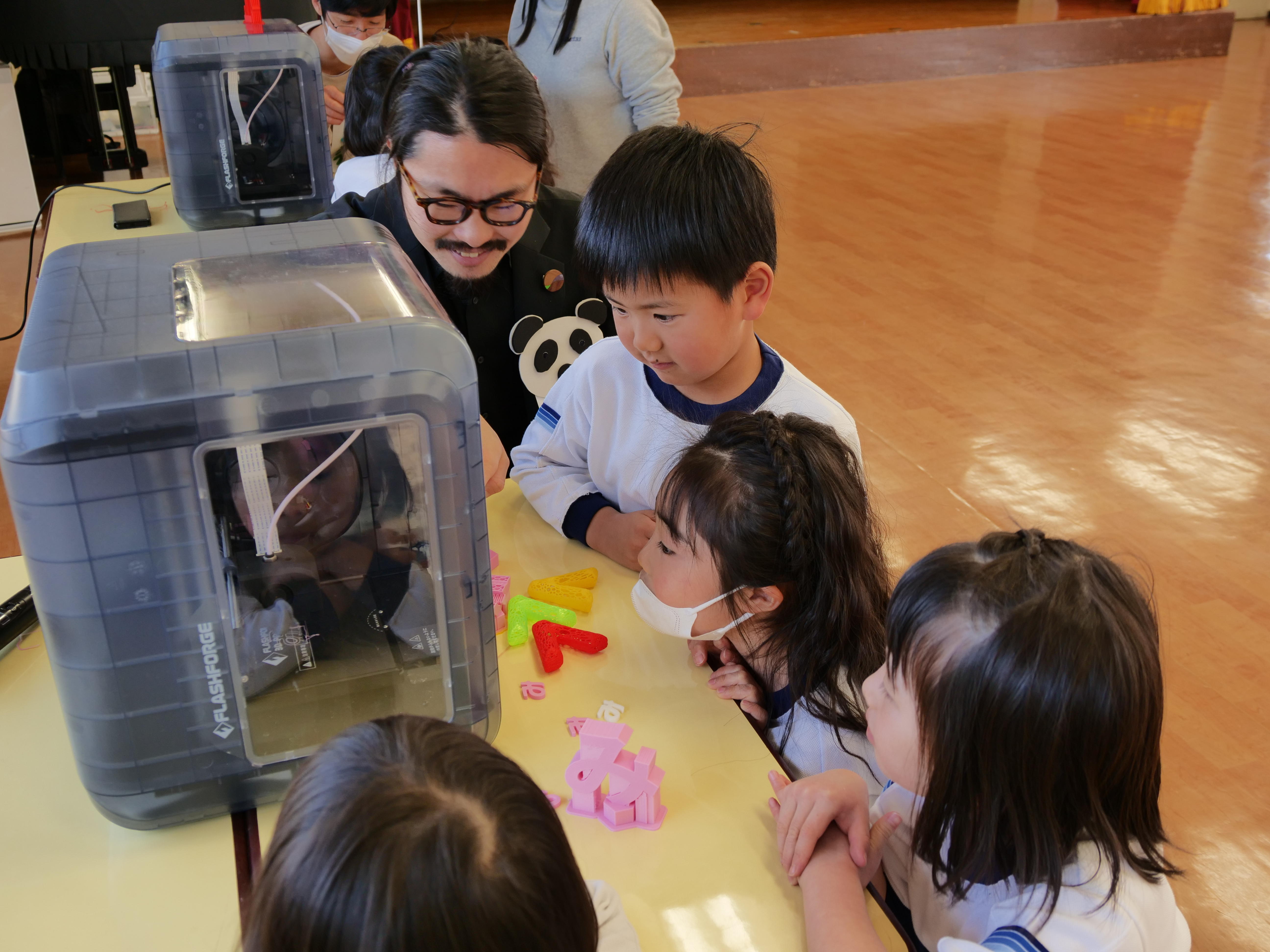 【京都産業大学】幼稚園児向けに3Dプリンタなどデジタル工作機器を用いたイベントを開催