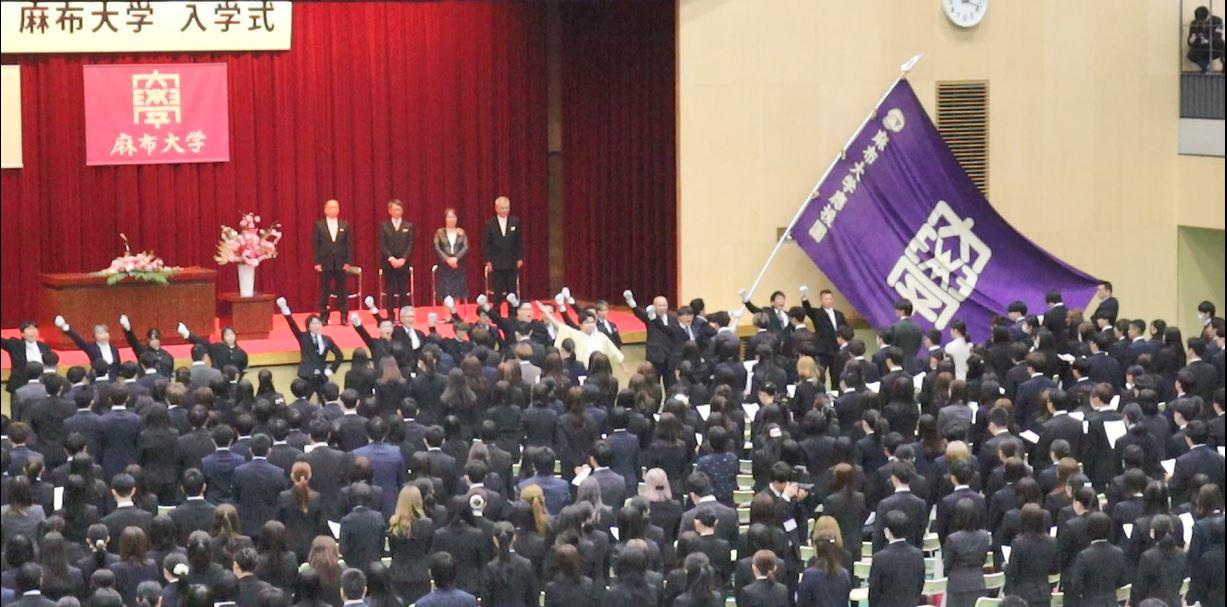 麻布大学初・應援團と吹奏楽部による大学歌斉唱に拍手喝采！－令和5年度卒業式及び令和6年度入学式で起死回生の演武を披露－