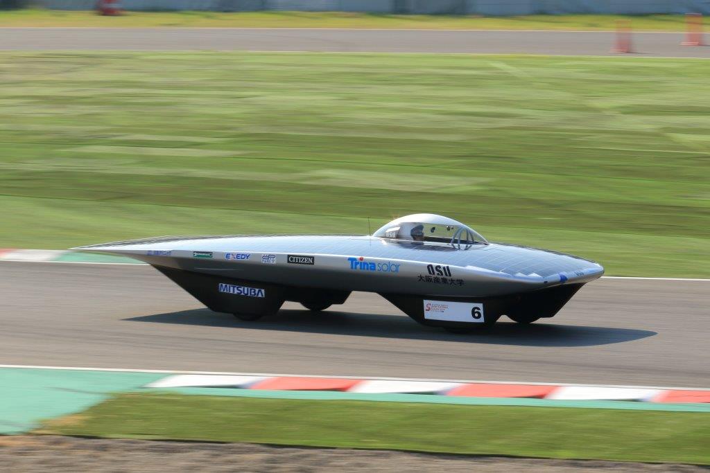 大阪産業大学ソーラーカープロジェクトが「ソーラーカーレース鈴鹿2015」で4年連続9度目の総合優勝 — 新エネルギービークルプロジェクトはEne-1GPクラス優勝