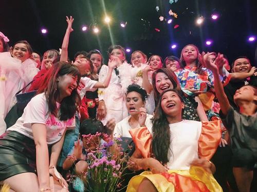 — ファッションでフィリピン貧困層の子どもたちを笑顔に — 大阪成蹊大学 芸術学部の学生がNPO法人DEAR ME主催のファッションショーに参加