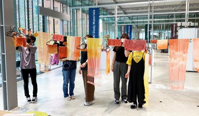 幻の植物「日本茜」を用いた染色ワークショップを開催　近大生が高校生に日本茜を使った染色技法を指導