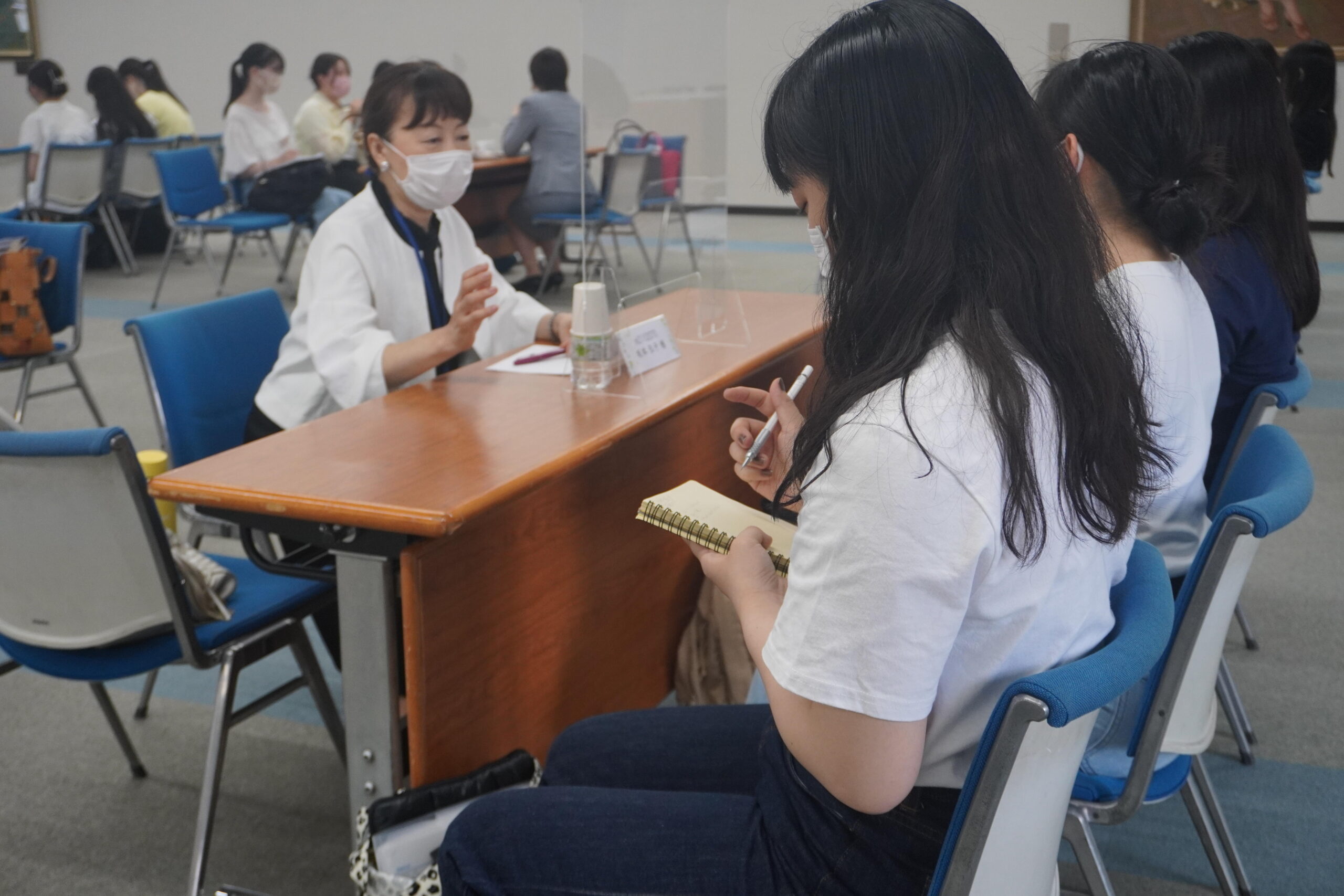 11年連続実就職率女子大1位を支える独自のキャリア支援「社会人メンタープログラム」2年半ぶりに対面で実施 — 昭和女子大学