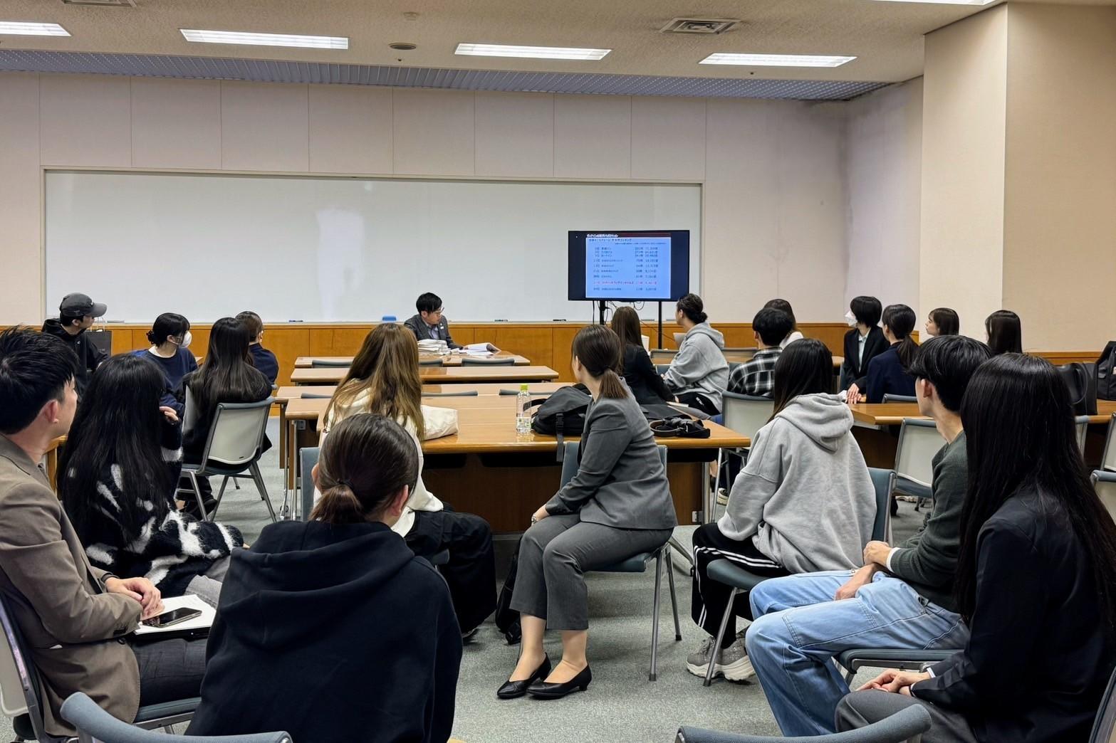 大阪学院大学 ホスピタリティ経営学科生が、全国10都市にビジネスホテルを展開するJR西日本ヴィアインと産学連携PBLの発表会を開催