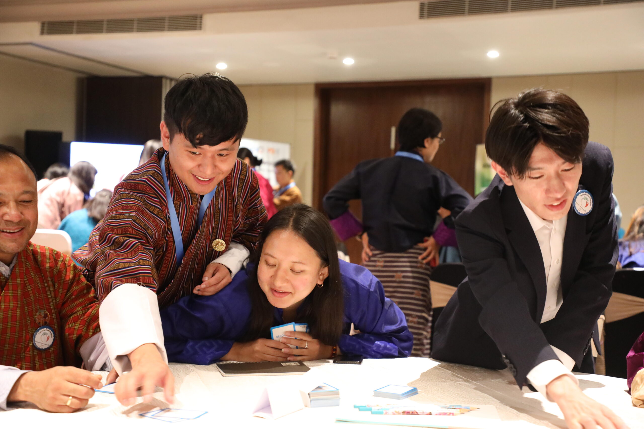 【国連食糧農業機関のプロジェクトとして開発・実施】「THE SDGs アクションカードゲームＸ（クロス）」ブータン版が完成。8月12日ブータンで行われた「National Youth Symposium」で体験会を開催–金沢工業大学