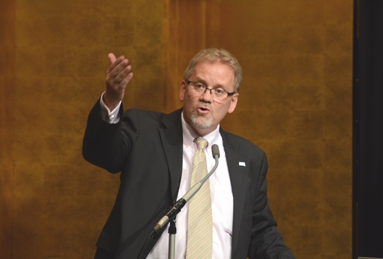 AIGジャパン・ホールディングスの社長が関西外国語大学でスピーチ — 留学生別科の修了生 別科入学式で後輩を激励