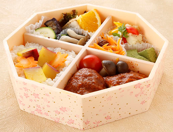 京阪百貨店の「秋の大感謝祭『大学コラボ企画』」に創作弁当とパンで挑戦 — 大阪国際大学短期大学部の栄養士の卵たち