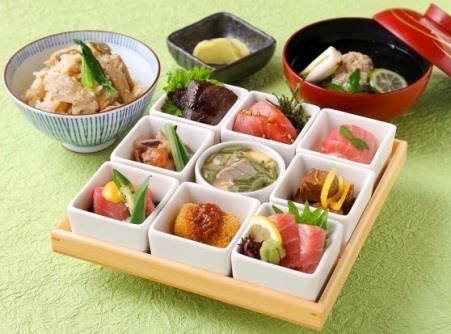 近大卒の魚と紀州の恵み 近畿大学水産研究所大阪店　5周年記念「近大マグロ三昧御膳」を提供　