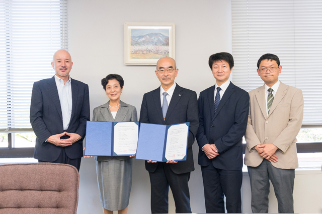 恵泉女学園大学が横須賀学院高等学校と相互教育研究交流に関する協定を締結 — 教育研究の活性化や進学への意識向上を狙う