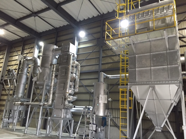 バイオコークス溶解能力実証施設が本格稼働開始　11/1（火）新しく導入された大型溶解炉の「火入れ式」を開催 — 近畿大学