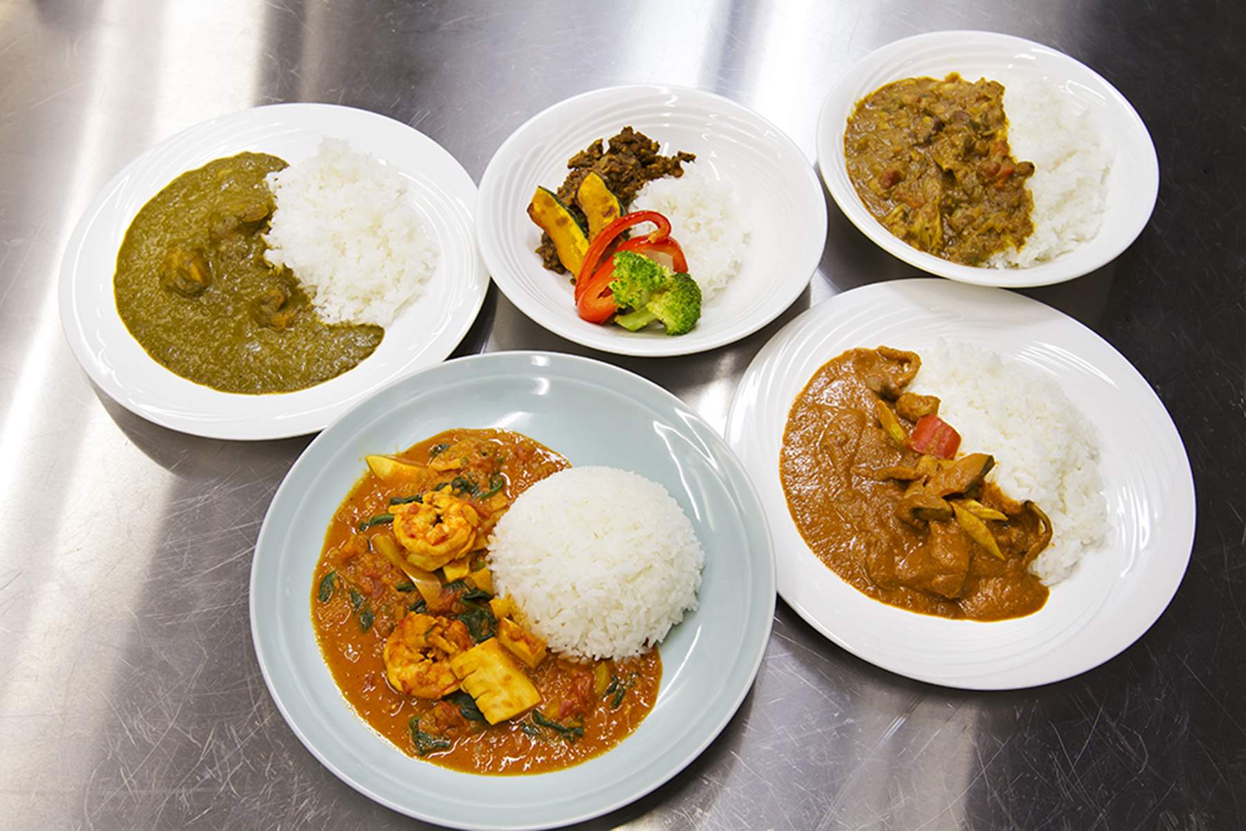 大手前大学健康栄養学部が「大手前大学カレー研究所」を立ち上げ — 学生考案のカレーを学園祭に出品