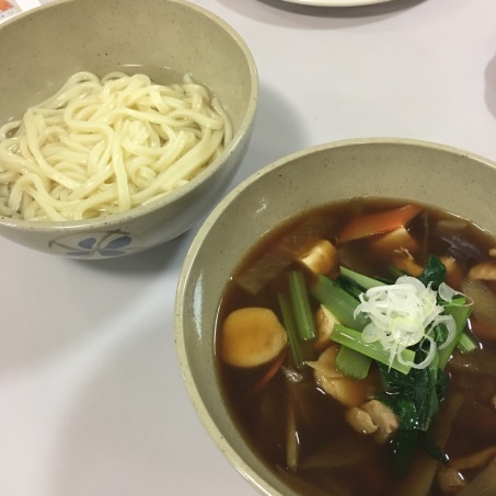 東京都市大学が横浜キャンパスの学生食堂で「地産地消」メニューを販売 — 学生ら推進チームによる学生満足度向上と地域連携の取り組み