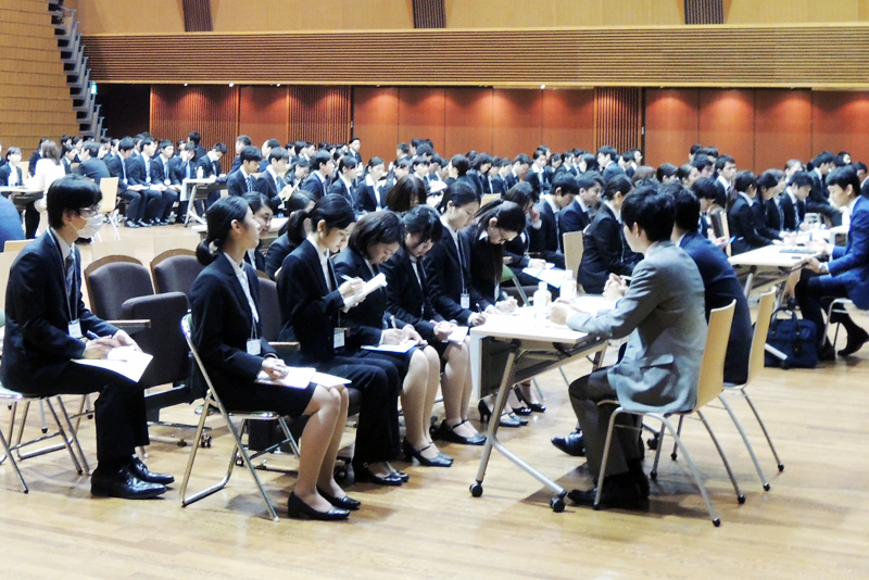 卒業生企業人約80人が母校で就活生200人と“生の声”を語り合う「OBOGのみなさんと語る！業界本音トーク」開催（2/22・23） — 法政大学