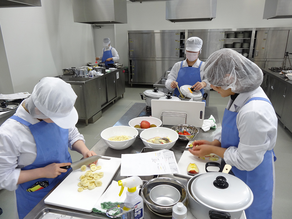 将来の学びを豊かに！大学の存在を知ってもらいたい！ 大手前大学が「大手前子ども食堂」を発足 — 学生らが運営に協力、2月25日、3月18日に開催