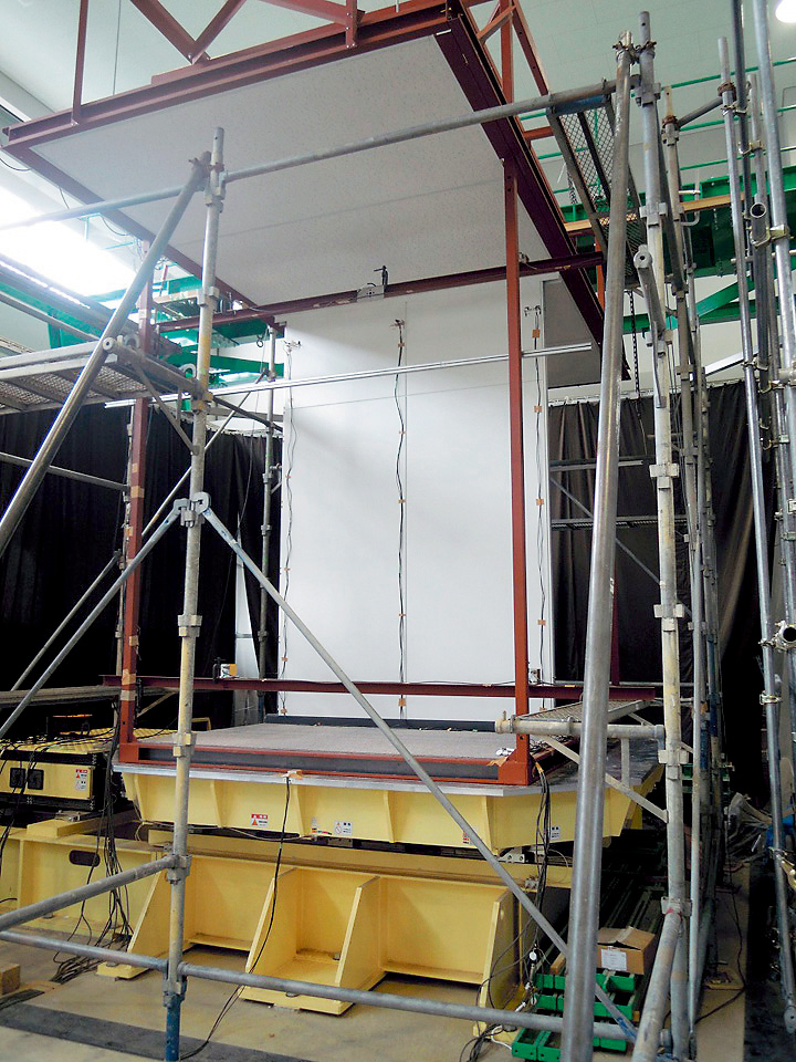 金沢工業大学とコマニーが震度7にも耐える高耐震間仕切を共同開発、商品化 — 成果発表および公開耐震試験を3月9日（木）、金沢工業大学やつかほリサーチキャンパスで開催