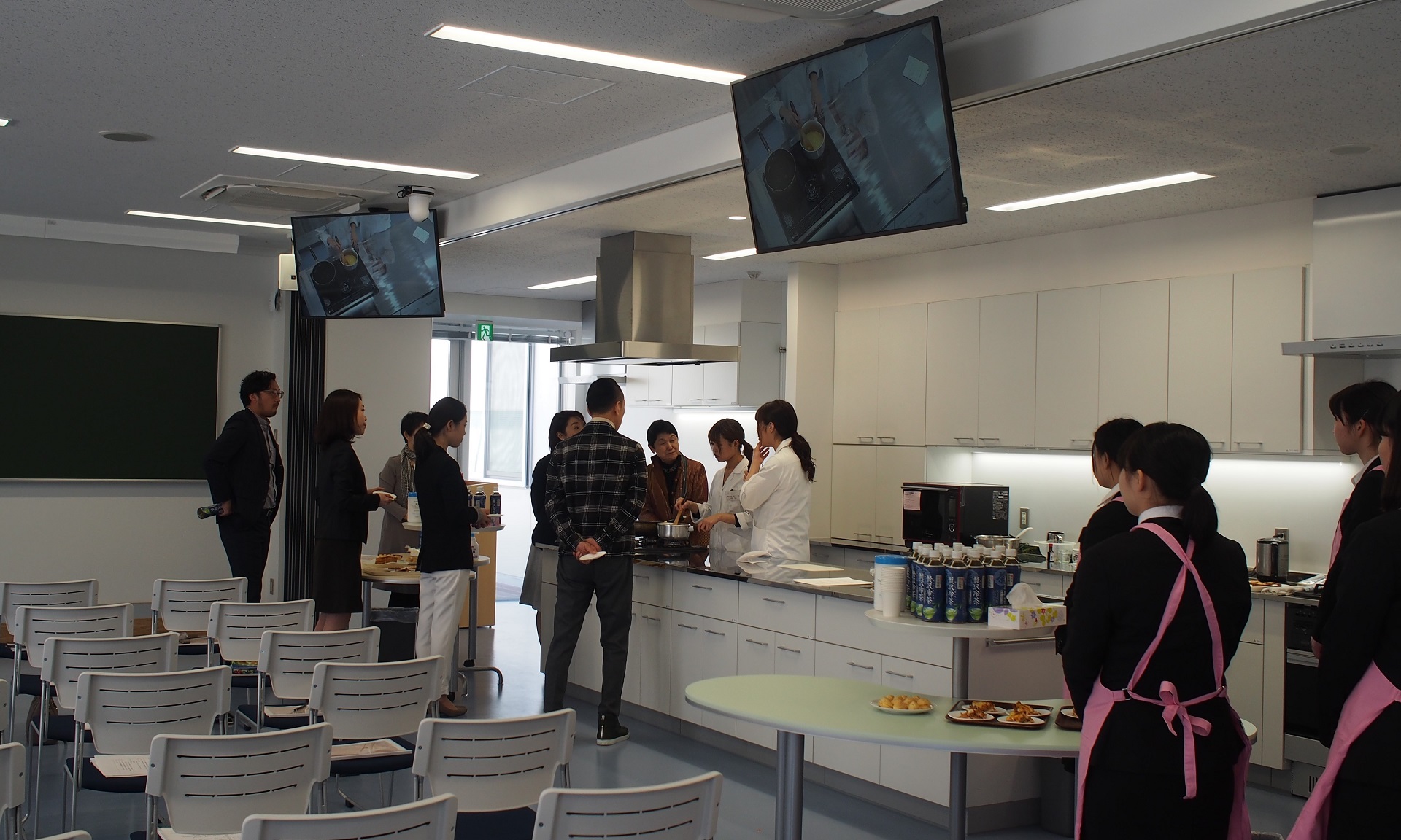 昭和女子大学の学生が寺田倉庫にグルテンフリーのレシピを提案 — 身体に優しくおしゃれで美味しい食品開発プロジェクト