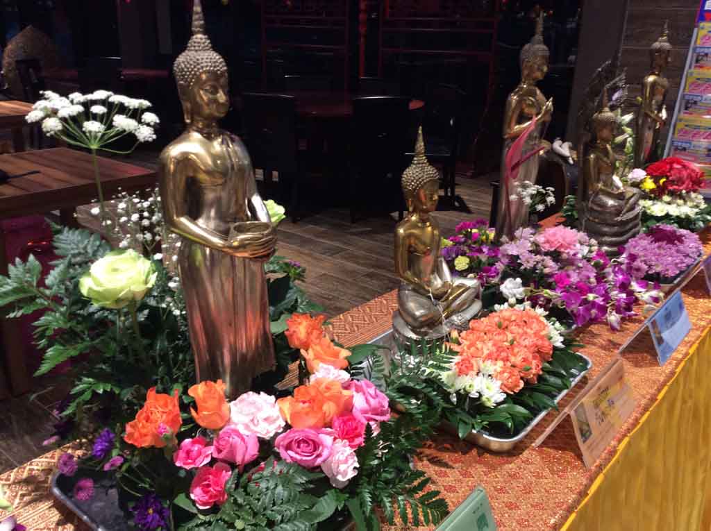 神田外語大学が4月15日に学生食堂「食神」でタイの水かけ祭り「ソンクラーン」体験イベントを開催 — 本場の味と文化を一般に公開