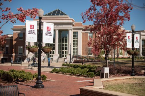 Super IES プログラム始動 — 新しい時代に対応する先進的な英語プログラムが今年4月スタート — 関西外国語大学