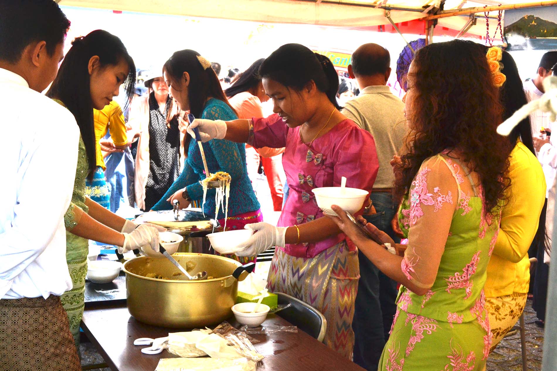 国際大学（IUJ）が5月13日に学園祭「インターナショナル・フェスティバル2017」を開催 — 南魚沼市と共催、学生らが世界の料理や民族舞踊を披露