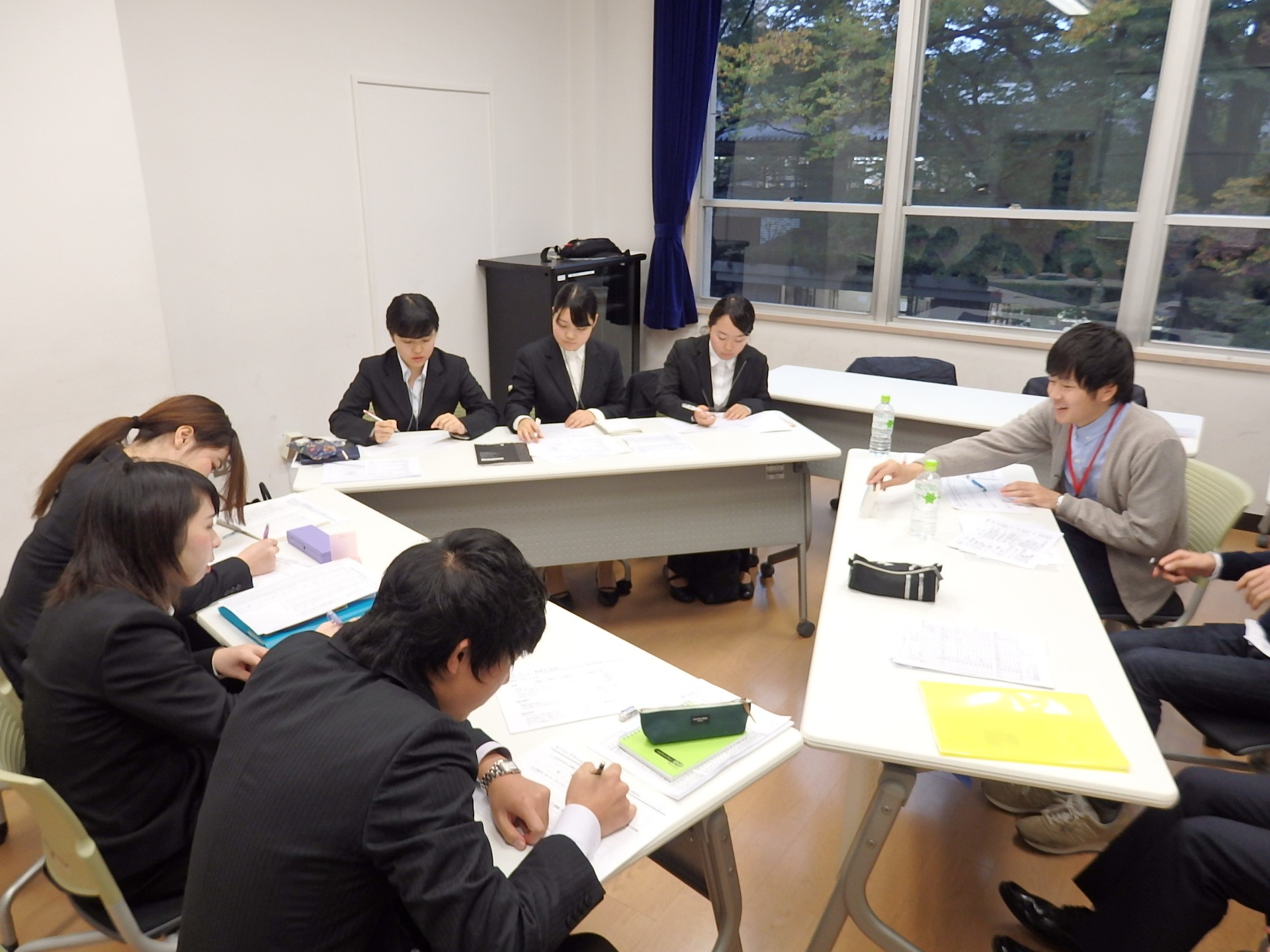 就活短期化にも！ ～ 11人のキャリア支援相談員が常駐 ～ 1人40分「全員面談」と「武蔵しごと塾」多様化する就活に個別&ゼミ形式で対応 — 武蔵大学