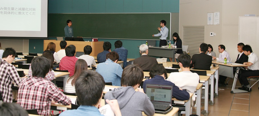 チームで課題を発見し解決策を創出・提案する2年次必修科目「プロジェクトデザインII」 — 野々市市・金沢市から提供されたテーマに取り組んだ学生チームへの中間質疑会を開催 — 金沢工業大学