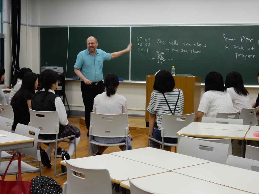東京女子大学が7月29日、30日に高校生のための公開講座「リアルに英語でコミュニケーション」を開催 — 英会話の基礎を強化
