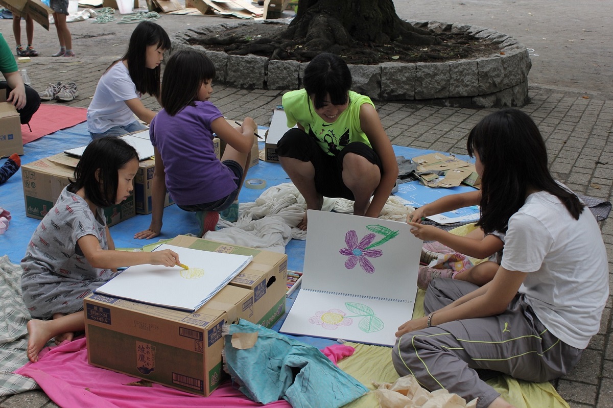 武蔵大学の学生サークルとNPOが子育て支援で協働 — 練馬区内の「遊び場づくり」で武蔵大生が地域コミュニケーション活性化へ貢献