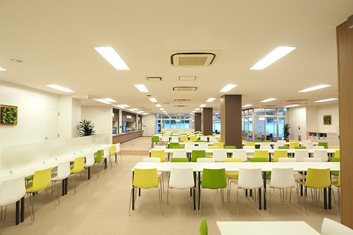江戸川大学の学生食堂が「Dining & Cafe Edogawa」としてリニューアル — それぞれの時間を過ごせる快適な空間に