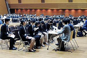 若手・中堅世代のOB・OGが、母校で在学生と「生の声」を語る「OB・OGのみなさんと語る！業界本音トーク」市ケ谷キャンパスで開催 — 法政大学