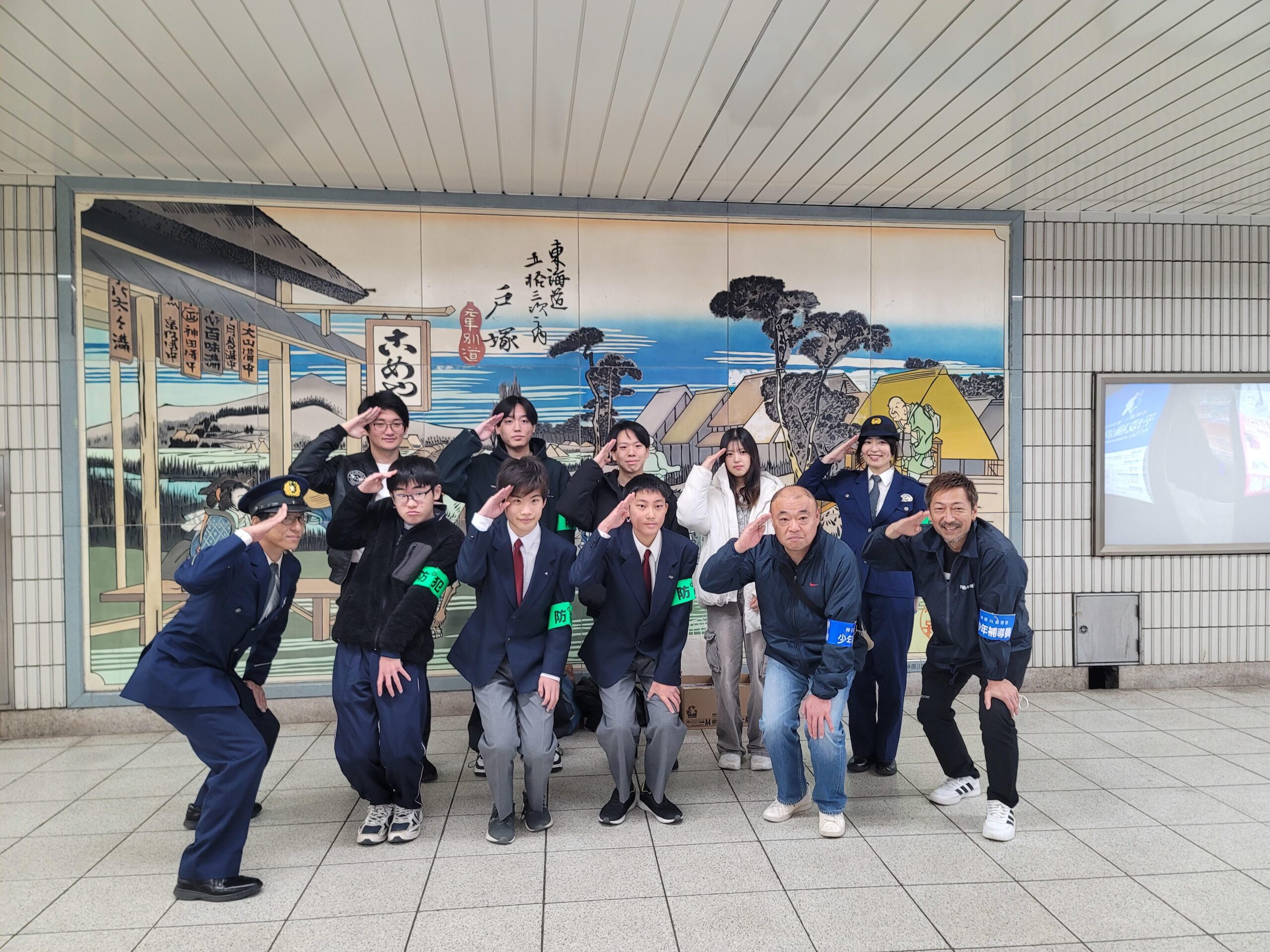 【産業能率大学】経営学部 武内ゼミの学生が戸塚警察署と協力し、特殊詐欺防止活動を実施 ～戸塚区の特殊詐欺発生件数・被害額の深刻な状況に着目し、大学生と警察が連携して地域ぐるみの対策に取り組む～