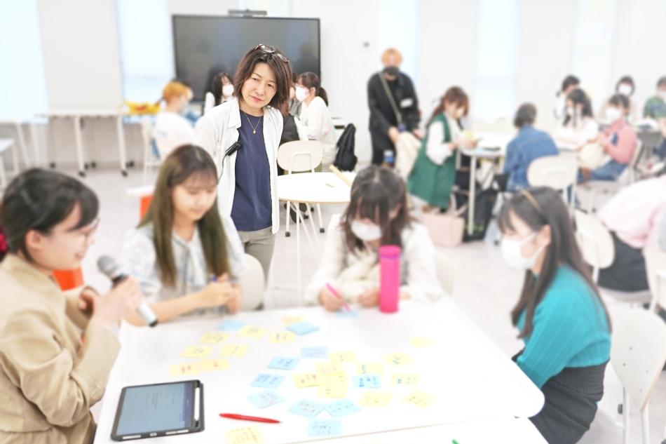 女子美術大学で今年4月に新設された「共創デザイン学科」の学びがスタート — 美大の枠にとらわれない多彩な授業を展開