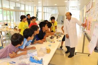 敬愛大学生涯学習センター「夏のキッズ講座」が盛況のうちに終了 — 大学生や社会人が学んでいるキャンパスに子どもたちの元気な声が響く