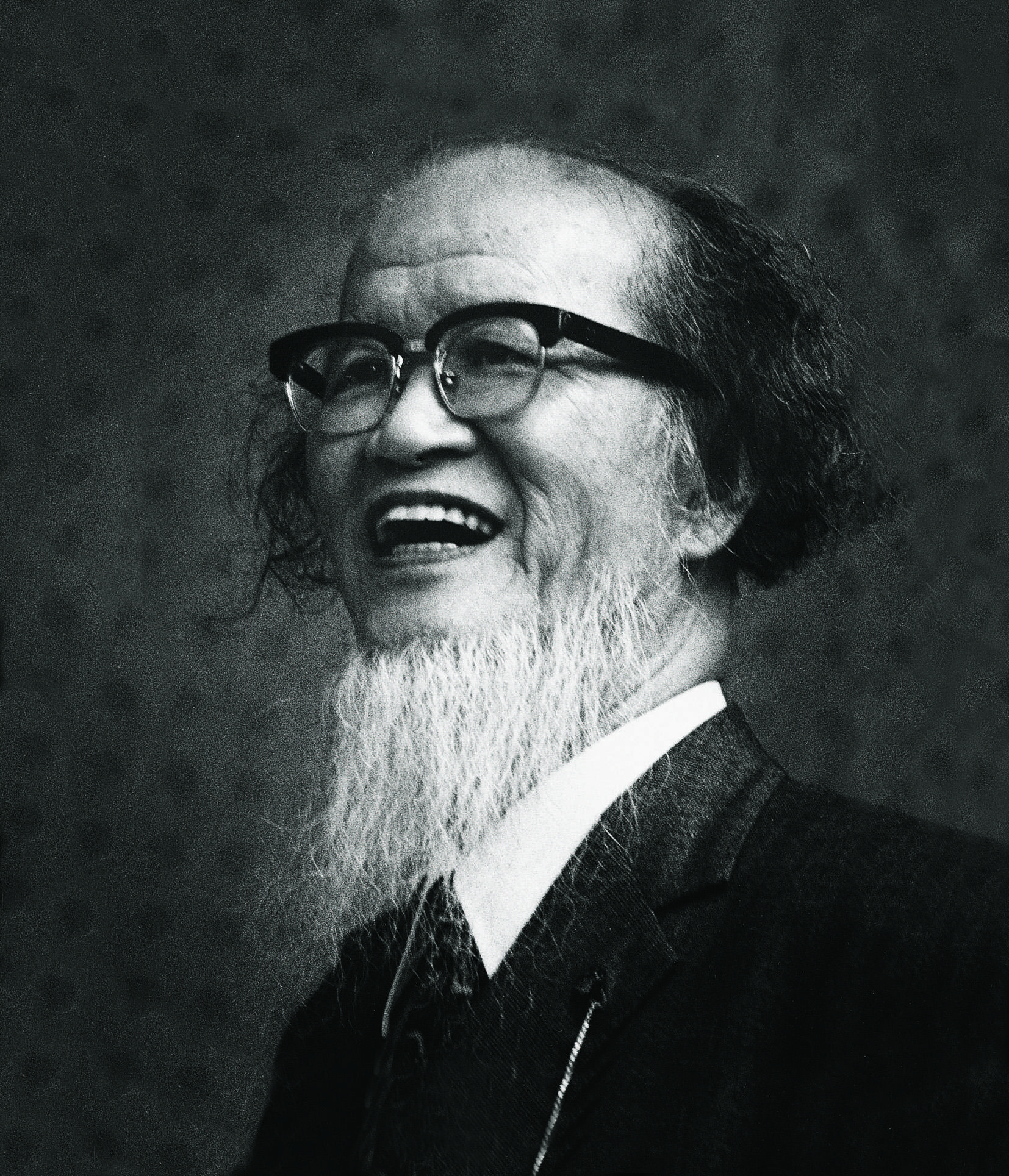 京都産業大学の自校教育の科目「大学の歴史と京都産業大学」を開講。学長をはじめ、大学を構成する部局の責任者や専門研究者、京都産業大学に縁のある学内外の有識者が登壇し、内外から多角的に熱く「京都産業大学論」を語る。